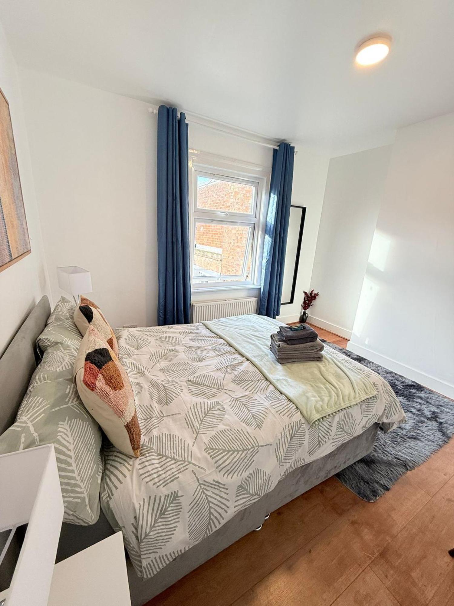 Cricklewood Broadway Guest Home London Exterior photo